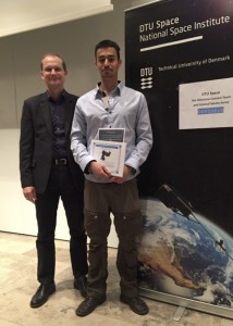 Daniel Nilsson (right). Winner in the Explorers category receives his prize from DTU Space director Kristian Pedersen